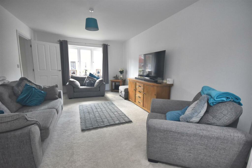 Sitting room 2.jpg