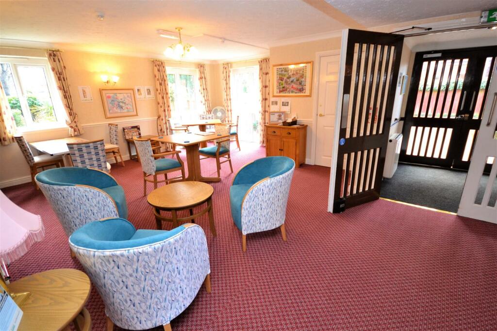 brielen crt. com lng2.JPG