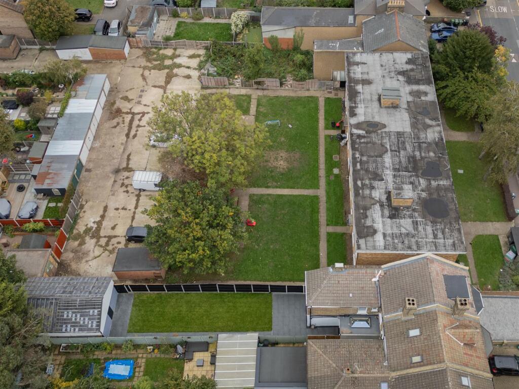 Hainault Road, E11