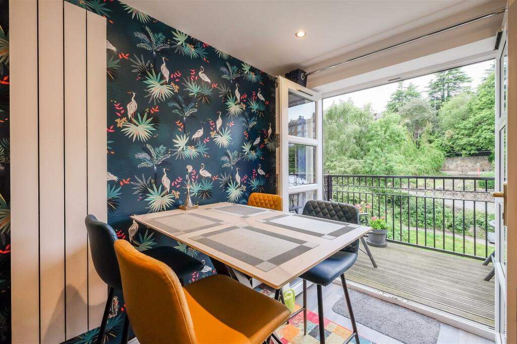 Lounge/ Kitchen