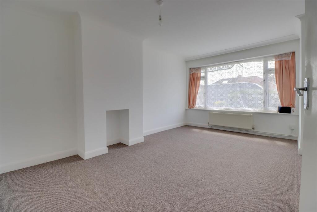 33 LUCERNE WALK-4.jpg