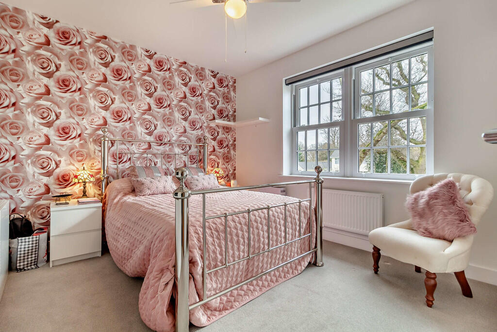 8587091-interior1...