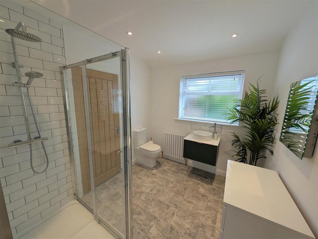 Jack and Jill Ensuite