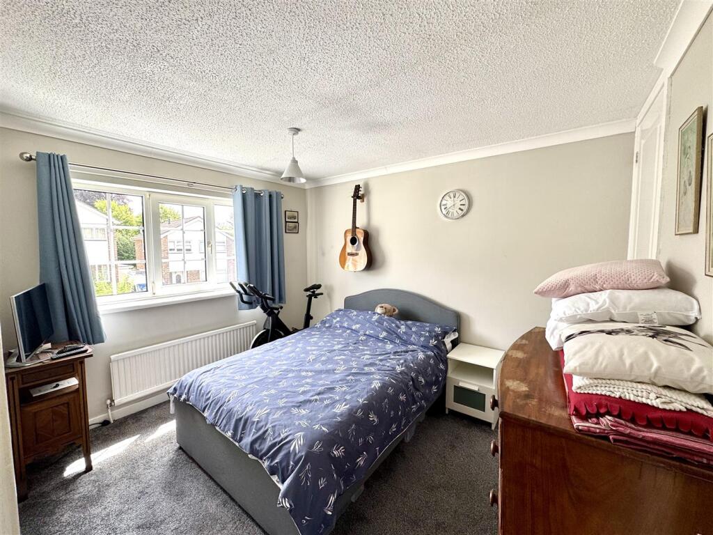 BEDROOM 2
