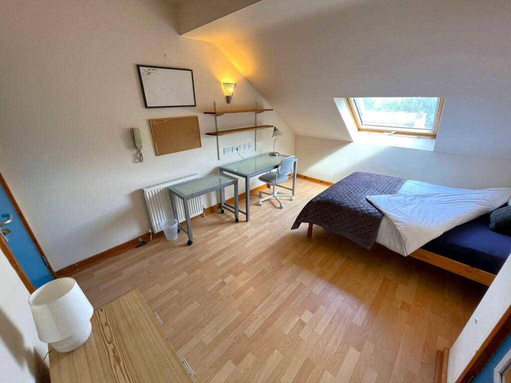 A spacious and well-lit large double bedroom, p...