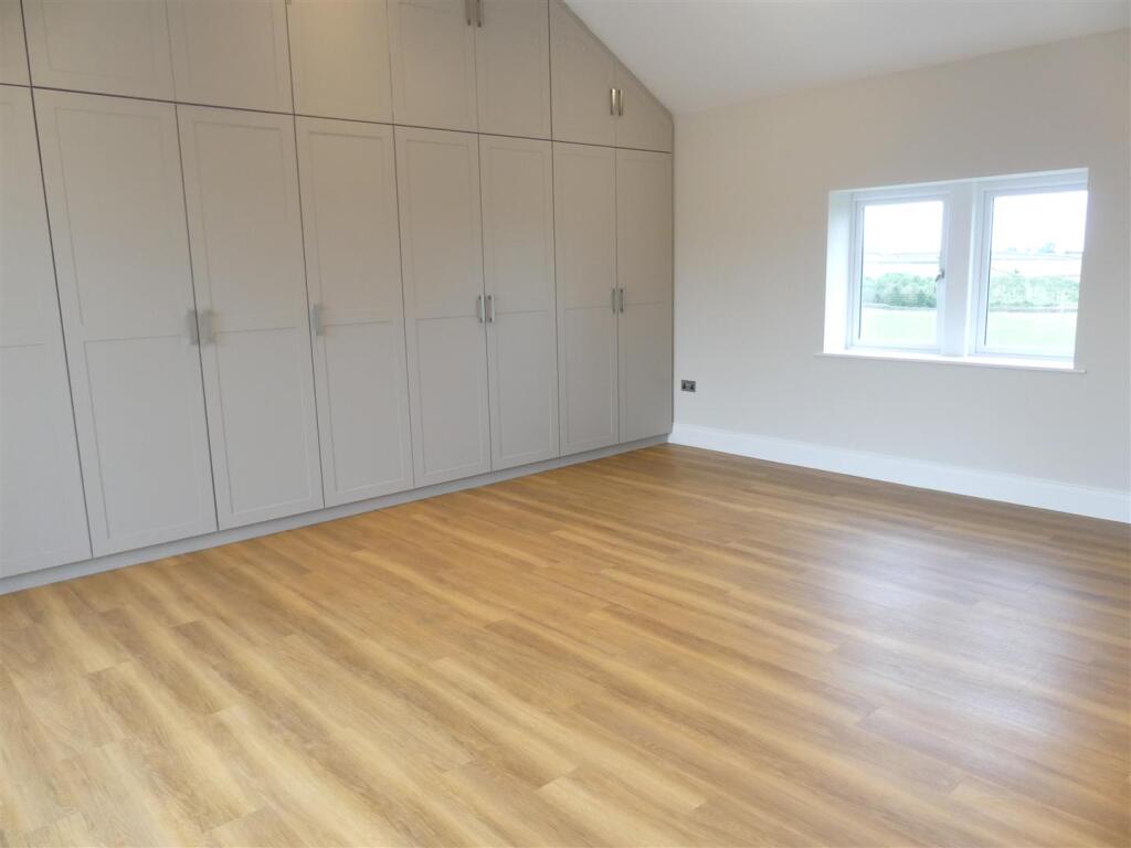 GUEST BEDROOM / OFFICE