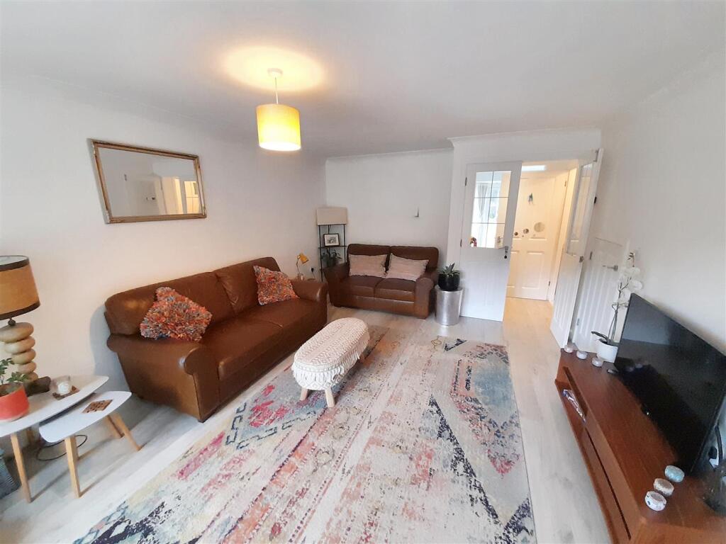 Living room 1 new.jpg