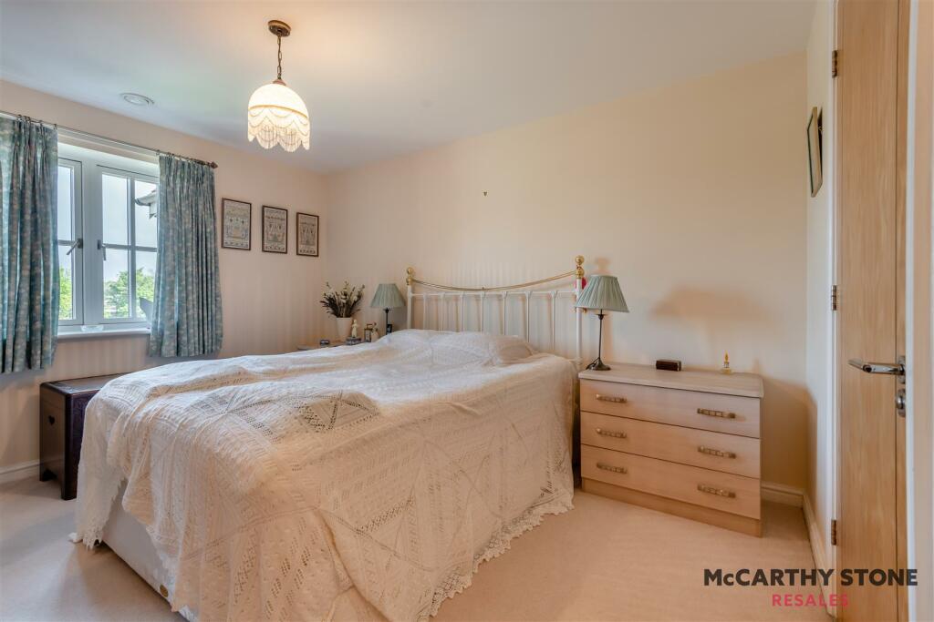 8596856-interior05.JPG