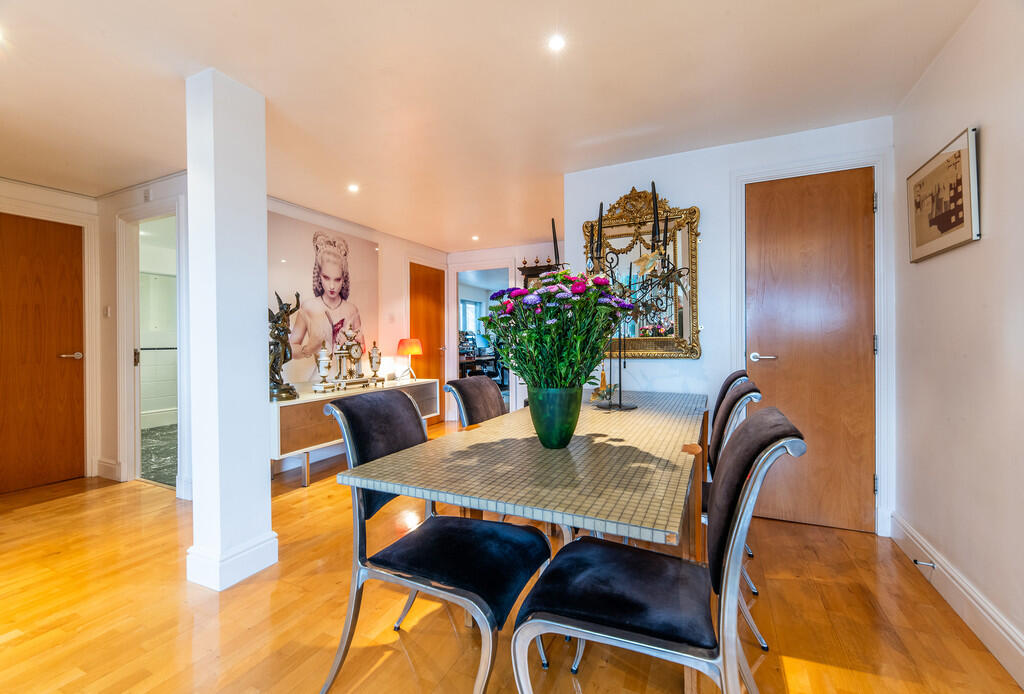 33 Kings Court 00...