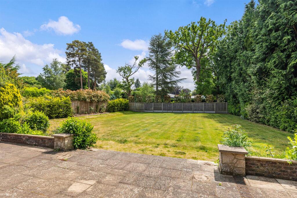 Bonners, Mark Way, GU7 2BW-9.jpg