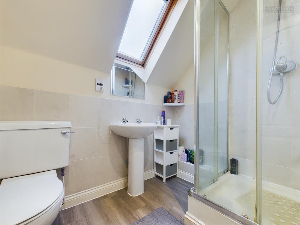 En-Suite To Master Bedroom