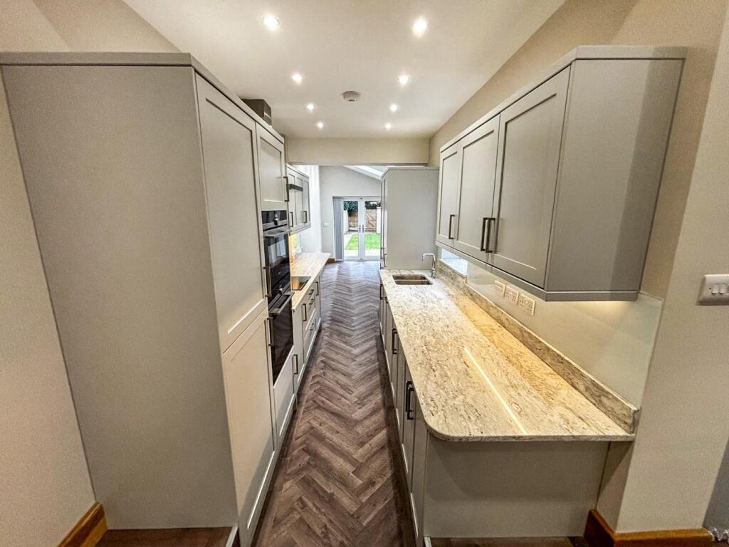 Kitchen 1.jpg