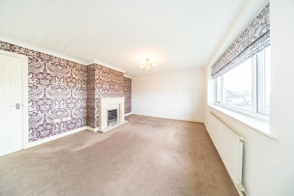 38 Egerton Road lounge 2.jpg