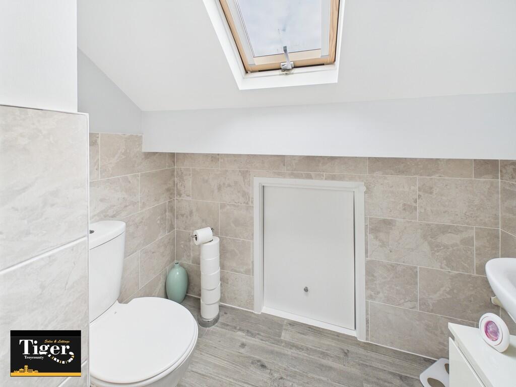 CAM02176G0-PR0552...