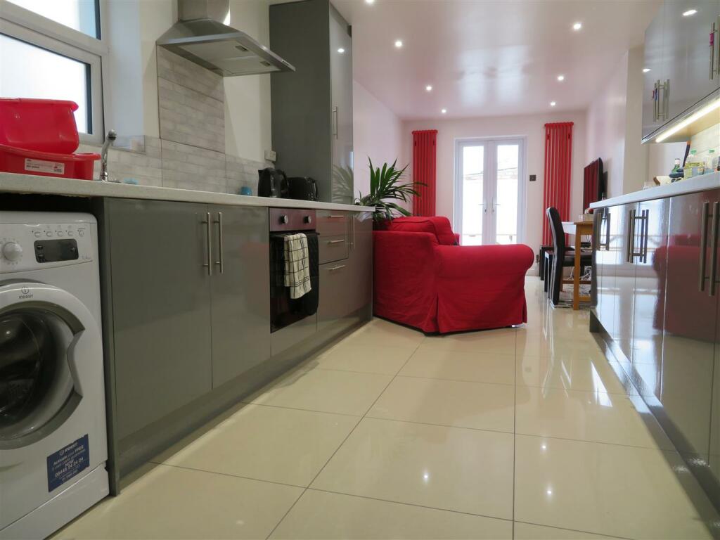 3 Haslemere Kitch.JPG