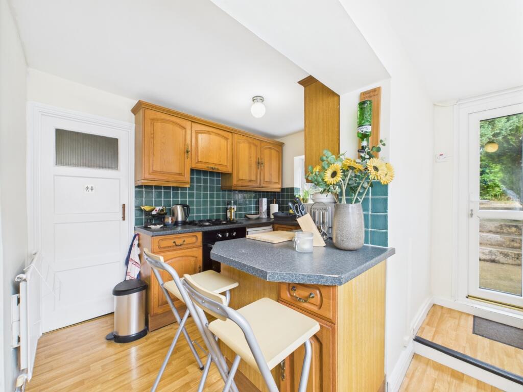 CAM01740G0-PR0428-STILL008