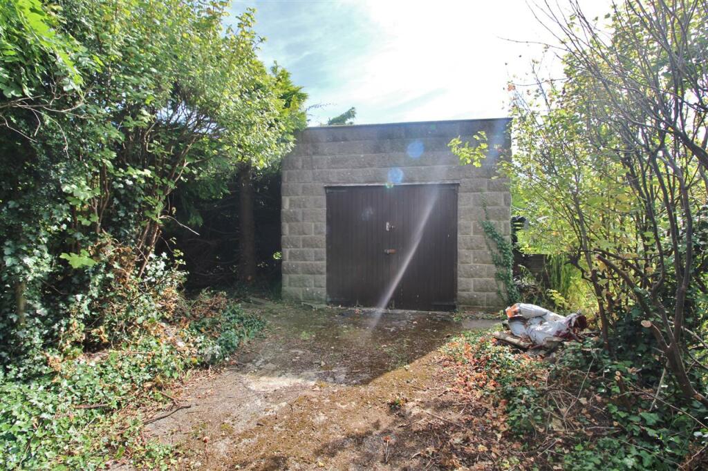 DETACHED GARAGE