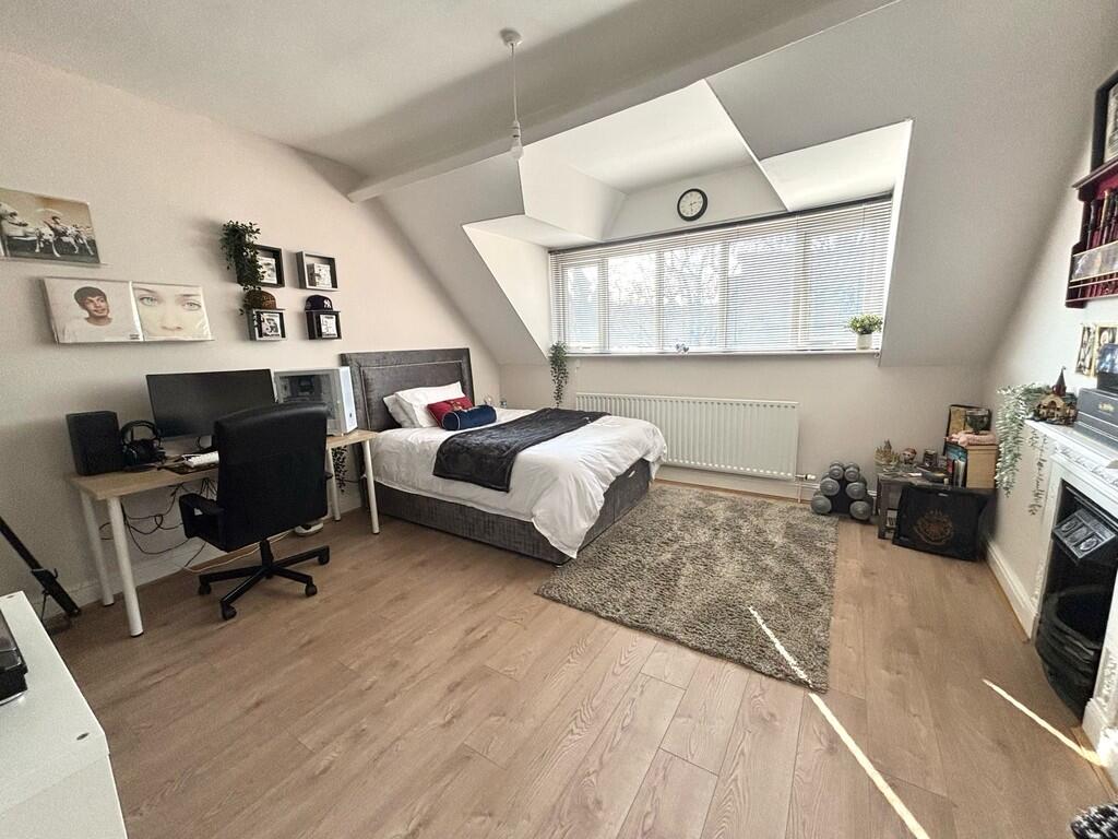 upstairs bedroom ...