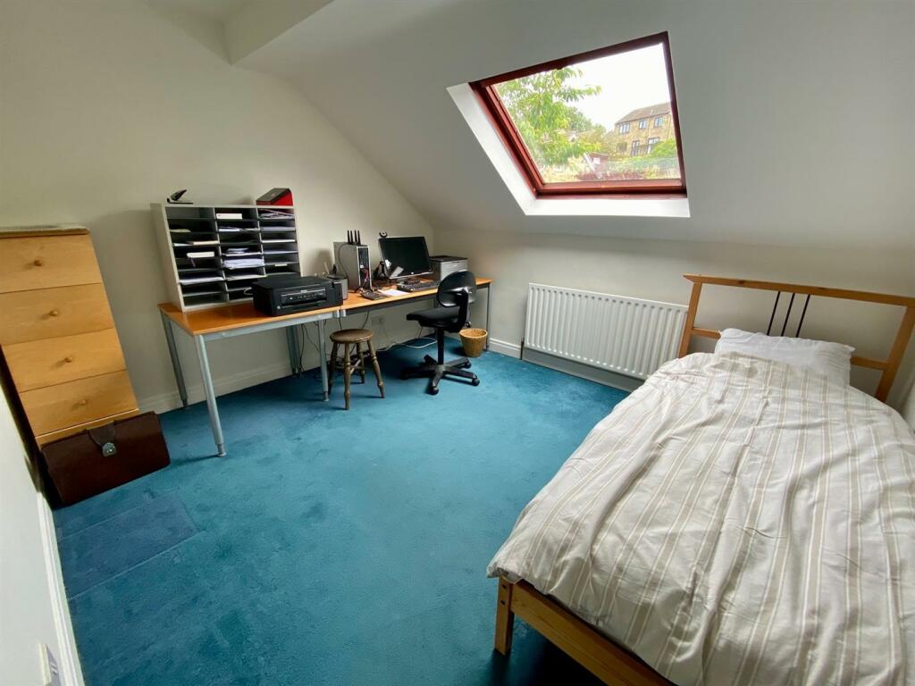 bed 2.jpg