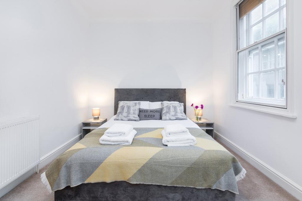 bedroom (2).jpg