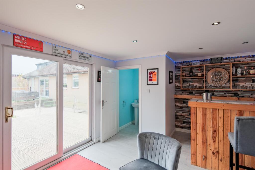 049-83 Torbothie Road Shotts, ML7 5NE.jpg