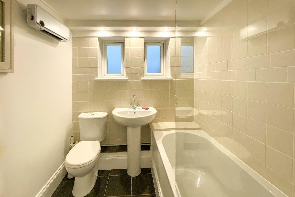 Bathroom - pic 1