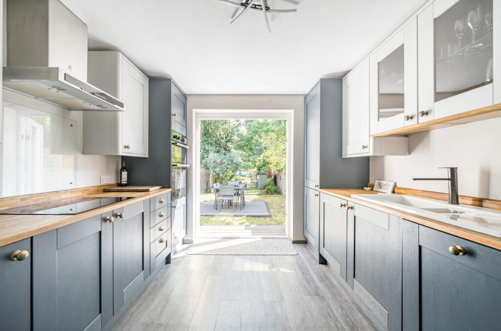 1327788-9-687a707...