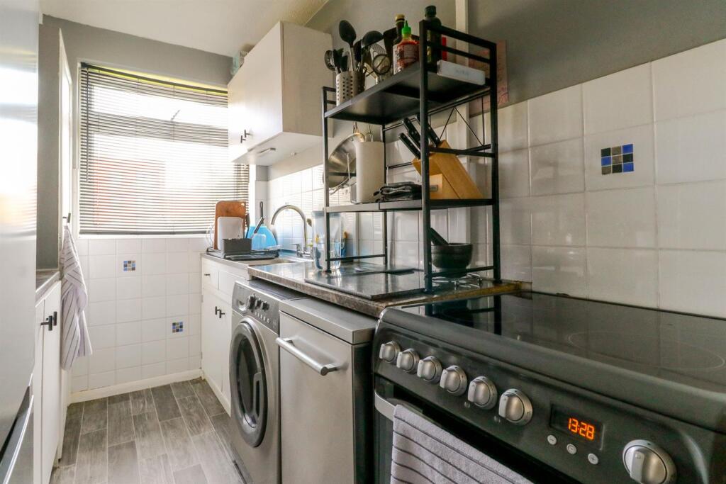 56 Bridle Close-17.jpg