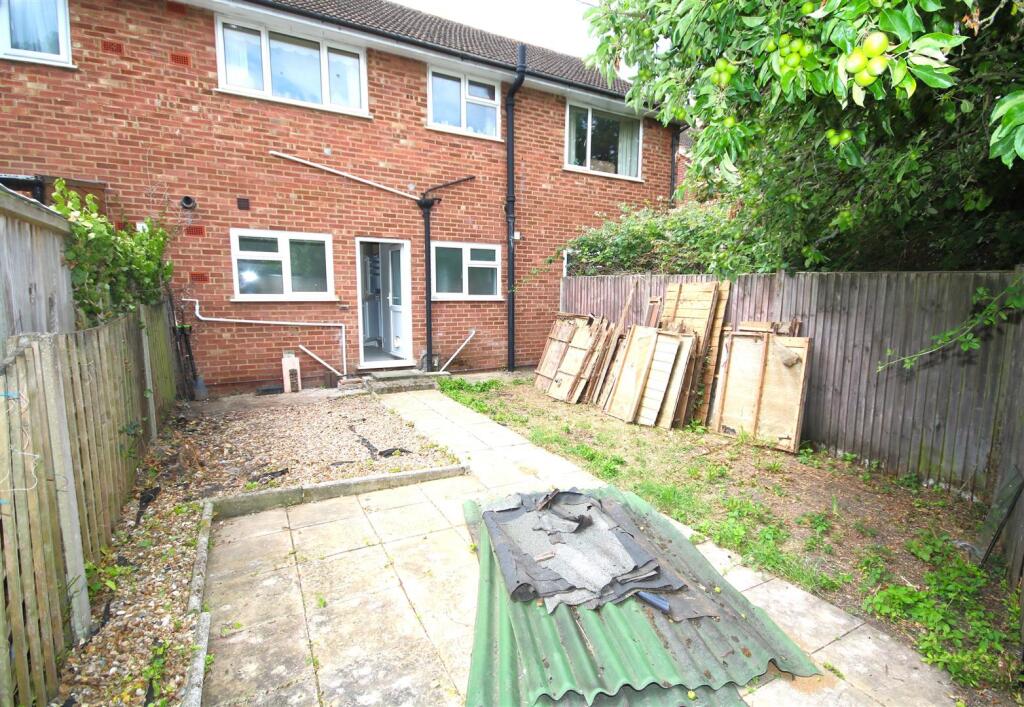 Rear Garden b.JPG