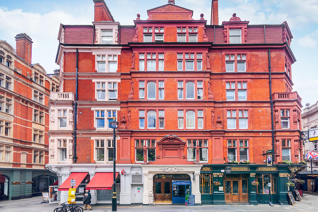 Charing_Cross_Man...