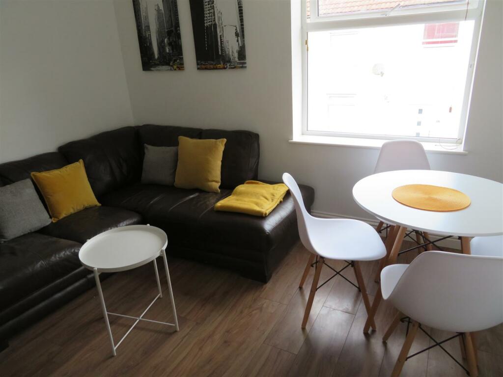 1 Stansted Road Lounge2.JPG