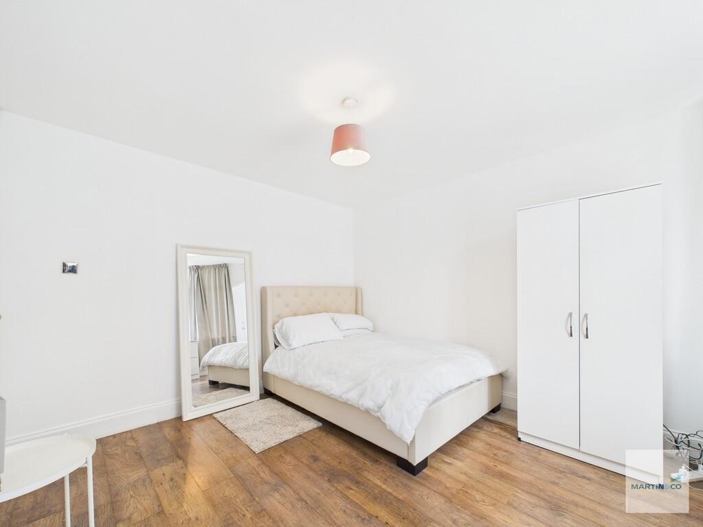 CAM03394G0-PR0352...