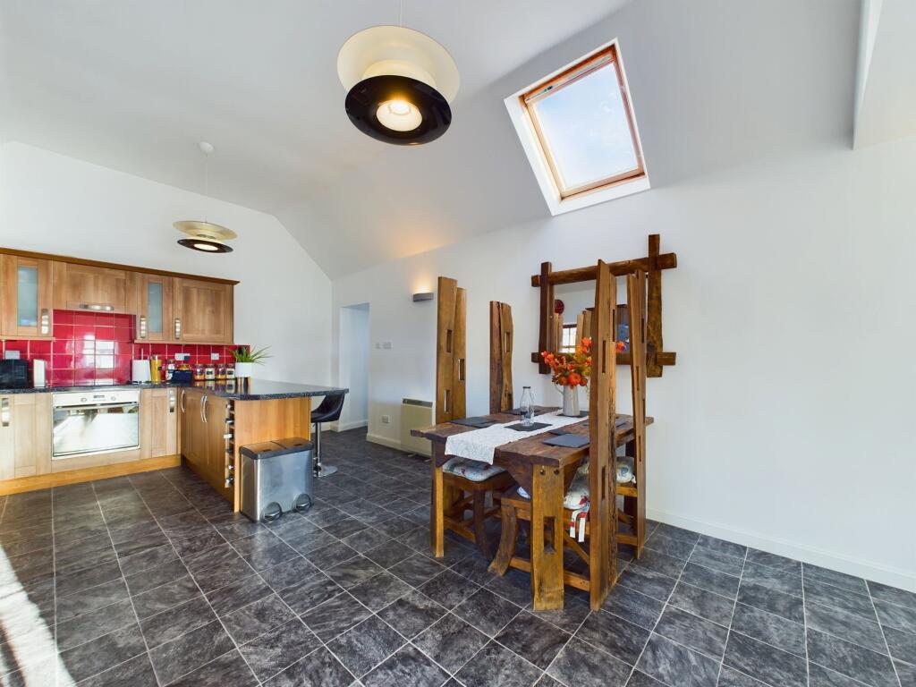 Kitchen/Dining