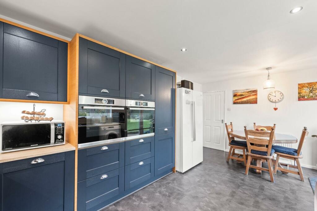 KITCHEN DINER 04.jpg