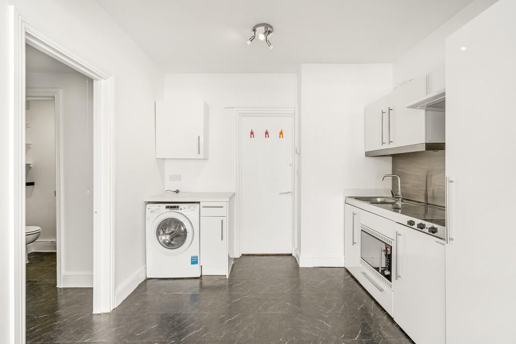 8 Coral Row, SW11...