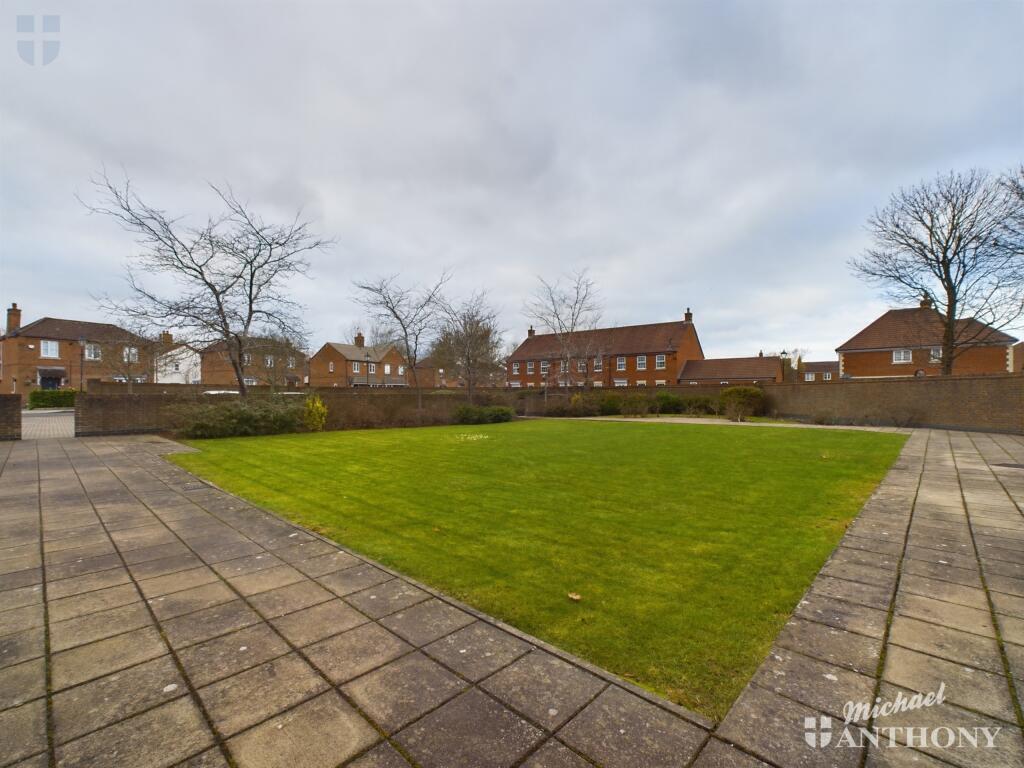 CAM03218G0-PR0451-STILL019