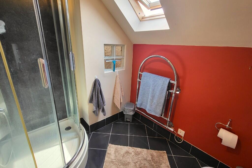 F.F Bed 2 Ensuite 