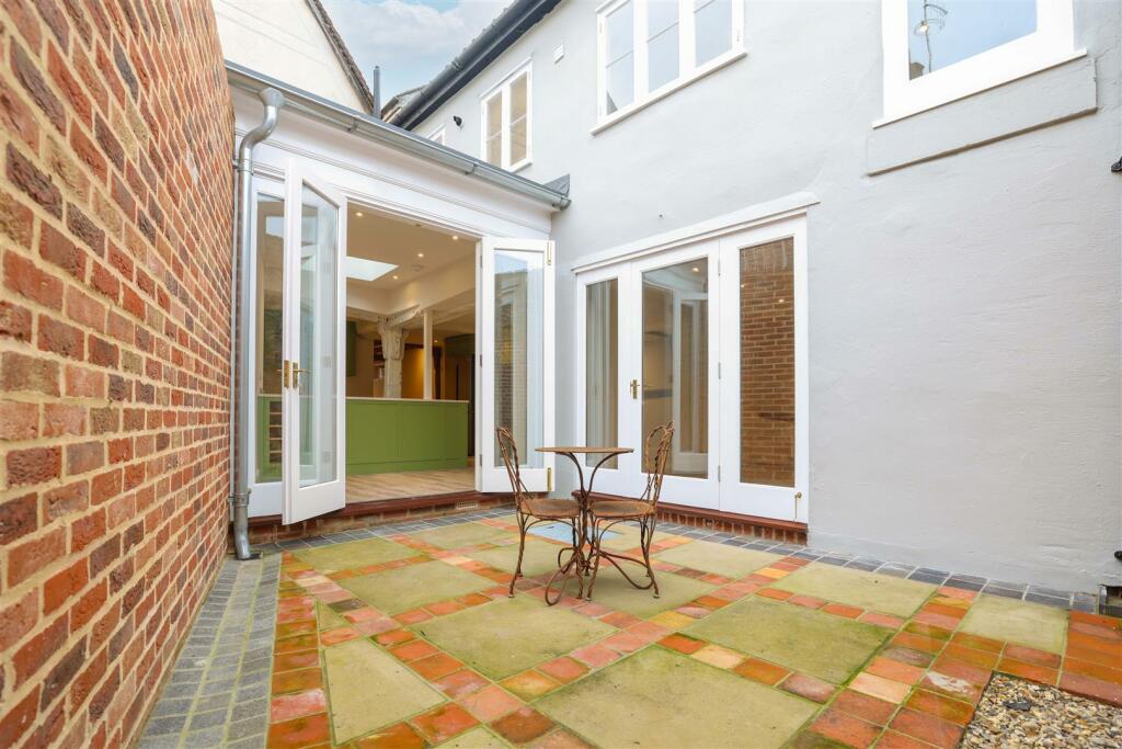 8 Guildhall Street [Courtyard].jpg