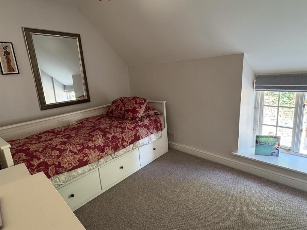 14 Church St Isham-07.jpg