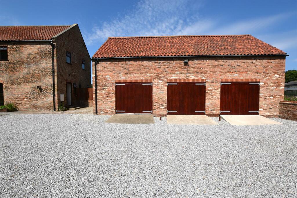 Garage - Image One.JPG