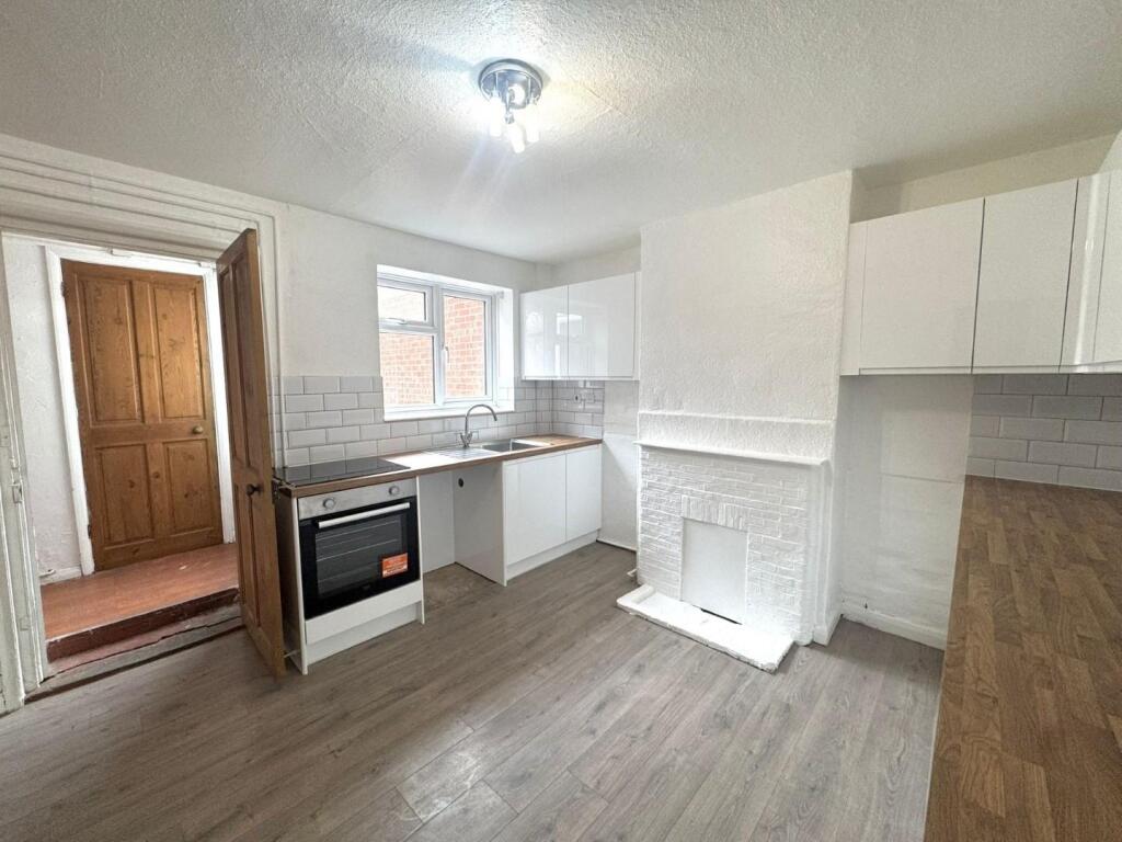 kitchen 1.jpg