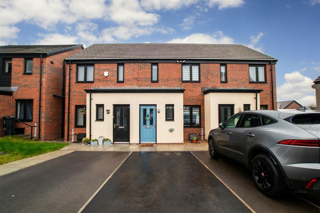 Clos Thomas, St Edeyrns, HernCrabtree (14).jpg