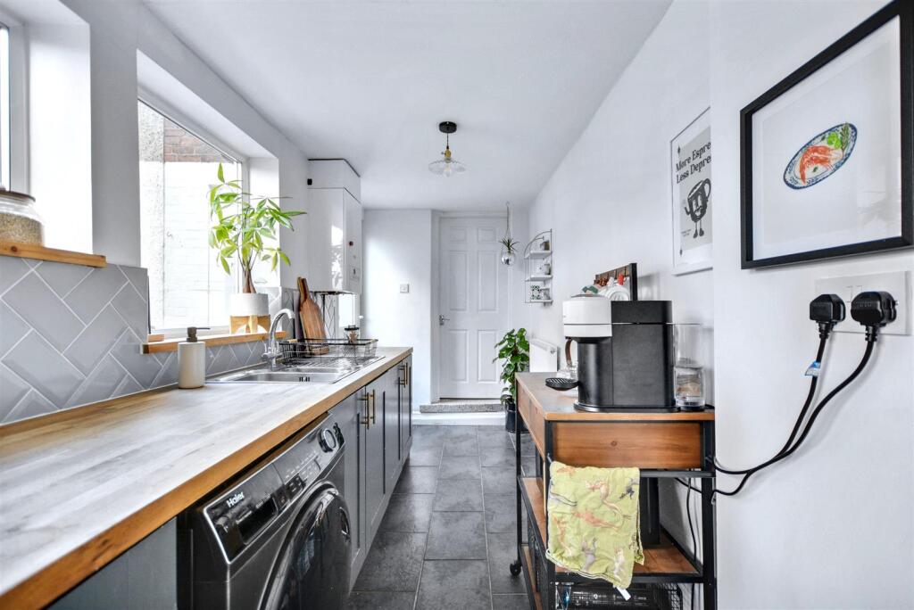 Kitchen_2.jpeg