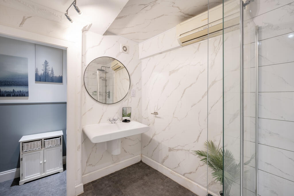 The Private Realtor-17 Ovington Mews-10_Lo