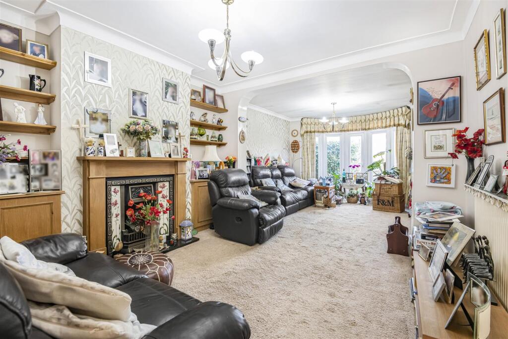 EXTENDED REAR RECEPTION