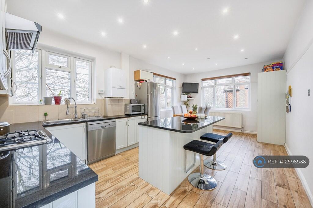 Kitchen (Picture 2)