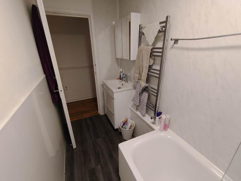 Ground floor bathroo