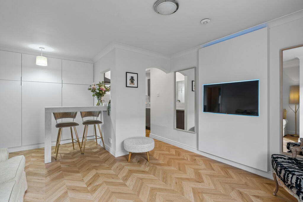 1 Rowena Court, W...