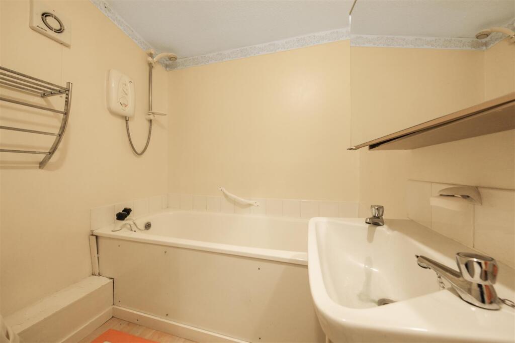 2 Eskdale Close - GH7kVzEzza74U5FMqica.jpg