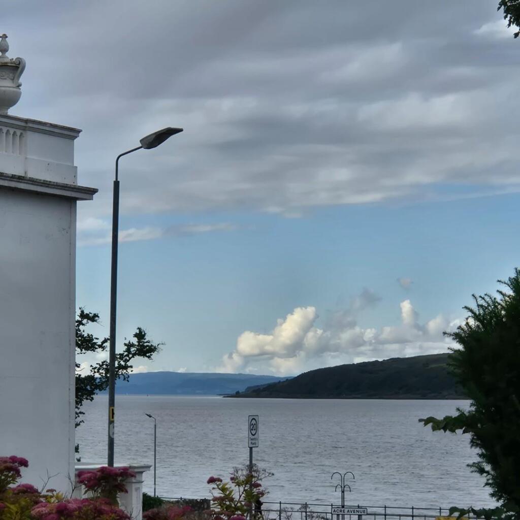 6 Broom Court seaview.jpg